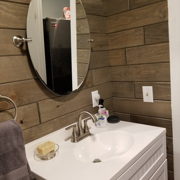 Driftwood paneling on the walls of a bathroom. 