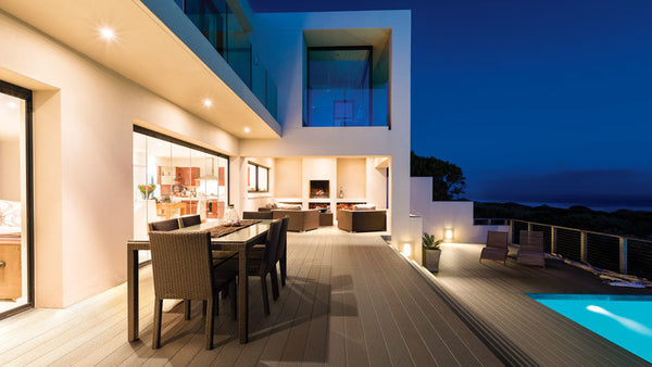 Weathered cliff gives a graphite flooring appeal, giving a great contrast to the surrounding white environment.