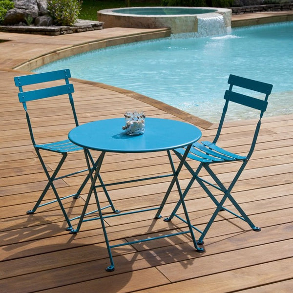 kebony decking with table and chairs